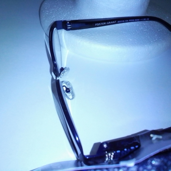 FOSTER GRANT 1.50 READERS BLUE FRAME NEW WITH CASE - Picture 4 of 6